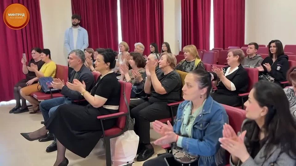В Доме социального обслуживания «Забота» торжественно наградили участников XVI Всероссийского чемпионата по компьютерному многоборью среди пенсионеров