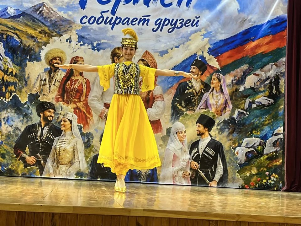 В селении Чермен Пригородного района прошел яркий праздник, посвященный Году единства народов России В селении Чермен Пригородного района прошел яркий праздник, посвященный Году единства народов России