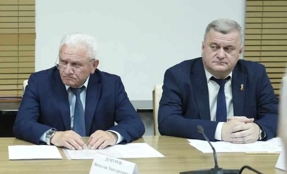 Глава РСО – Алания Сергей Меняйло провел заседание межведомственной комиссии по реализации приоритетного проекта «Формирование комфортной городской среды» Глава РСО – Алания Сергей Меняйло провел заседание межведомственной комиссии по реализации приоритетного проекта «Формирование комфортной городской среды»