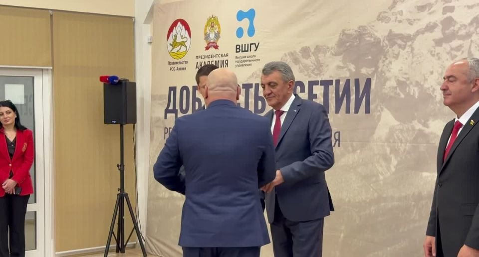 Сергей Меняйло: Завершился первый поток программы «Доблесть Осетии»: вручил дипломы о профессиональной переподготовке 28 участникам специальной военной операции