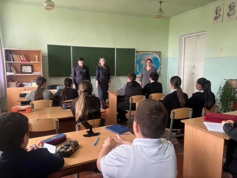 В преддверии летних каникул сотрудники и ветераны Пригородного ОВД Северной Осетии провели профилактические беседы в школах селения Чермен В преддверии летних каникул сотрудники и ветераны Пригородного ОВД Северной Осетии провели профилактические беседы в школах селения Чермен