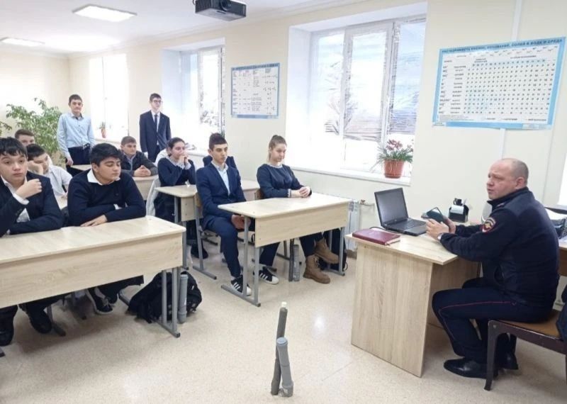 Полиция Правобережного района Северной Осетии провела лекции о цифровой безопасности для школьников и родителей! Полиция Правобережного района Северной Осетии провела лекции о цифровой безопасности для школьников и родителей!