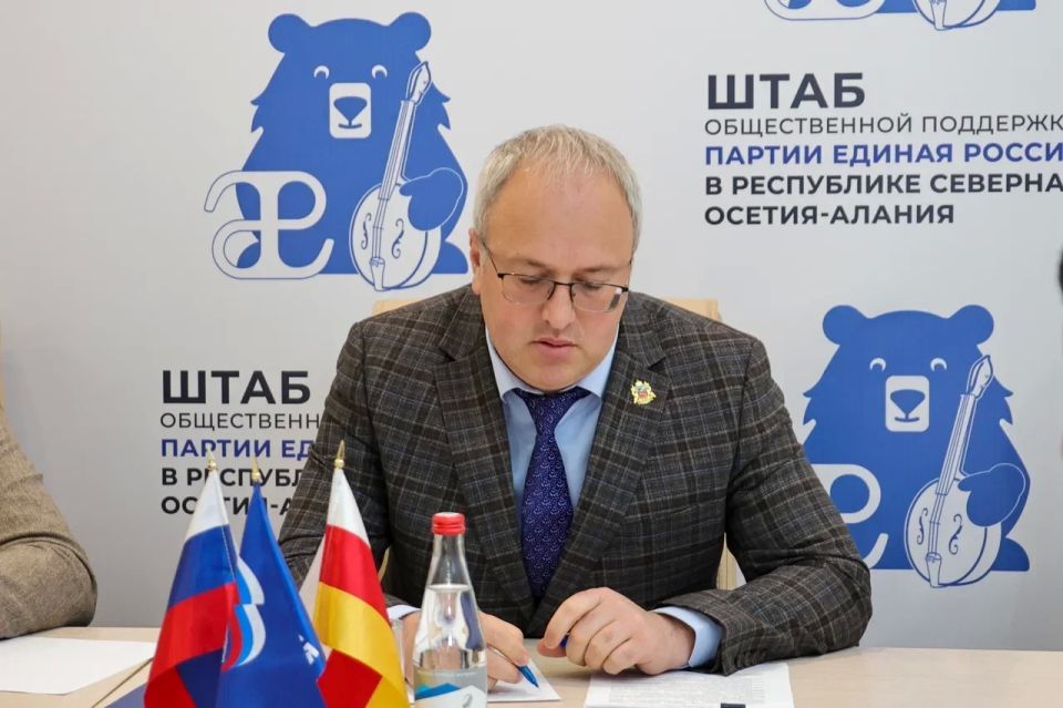 Зураб Дзоблаев провёл приём граждан во Владикавказе Зураб Дзоблаев провёл приём граждан во Владикавказе