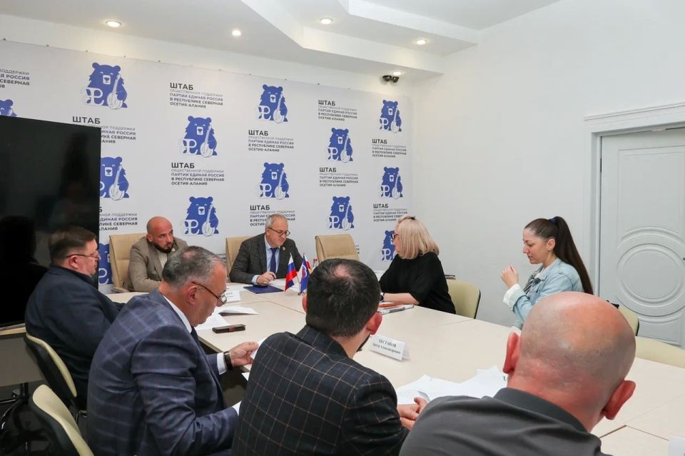 Зураб Дзоблаев провёл приём граждан во Владикавказе Зураб Дзоблаев провёл приём граждан во Владикавказе