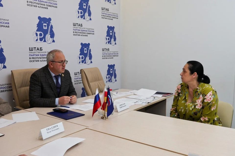 Зураб Дзоблаев провёл приём граждан во Владикавказе Зураб Дзоблаев провёл приём граждан во Владикавказе