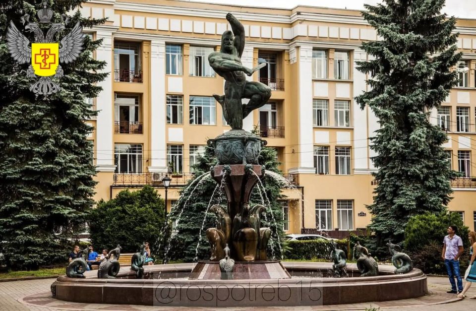 Роспотребнадзор напоминает, что из фонтанов пить нельзя!