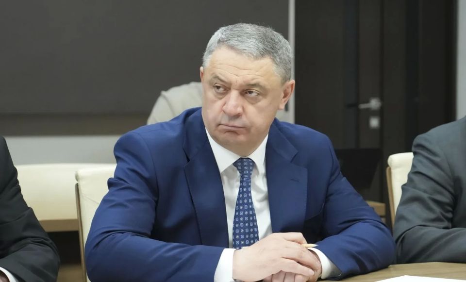 Председатель Правительства РСО – Алания Борис Джанаев провел еженедельное аппаратное совещание с участием руководителей органов исполнительной власти и муниципальных образований, представителей правоохранительных и надзорных... Председатель Правительства РСО – Алания Борис Джанаев провел еженедельное аппаратное совещание с участием руководителей органов исполнительной власти и муниципальных образований, представителей правоохранительных и надзорных...