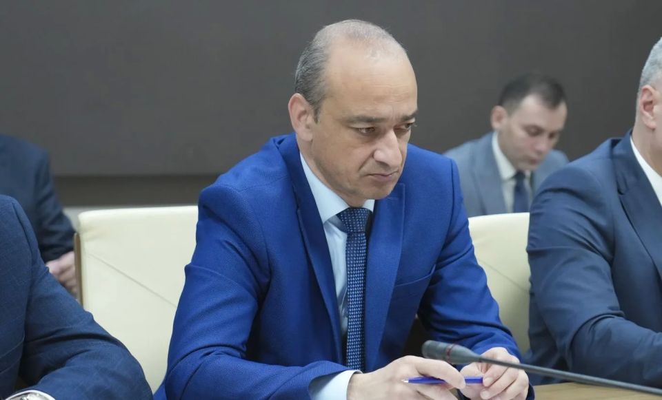 Председатель Правительства РСО – Алания Борис Джанаев провел еженедельное аппаратное совещание с участием руководителей органов исполнительной власти и муниципальных образований, представителей правоохранительных и надзорных... Председатель Правительства РСО – Алания Борис Джанаев провел еженедельное аппаратное совещание с участием руководителей органов исполнительной власти и муниципальных образований, представителей правоохранительных и надзорных...