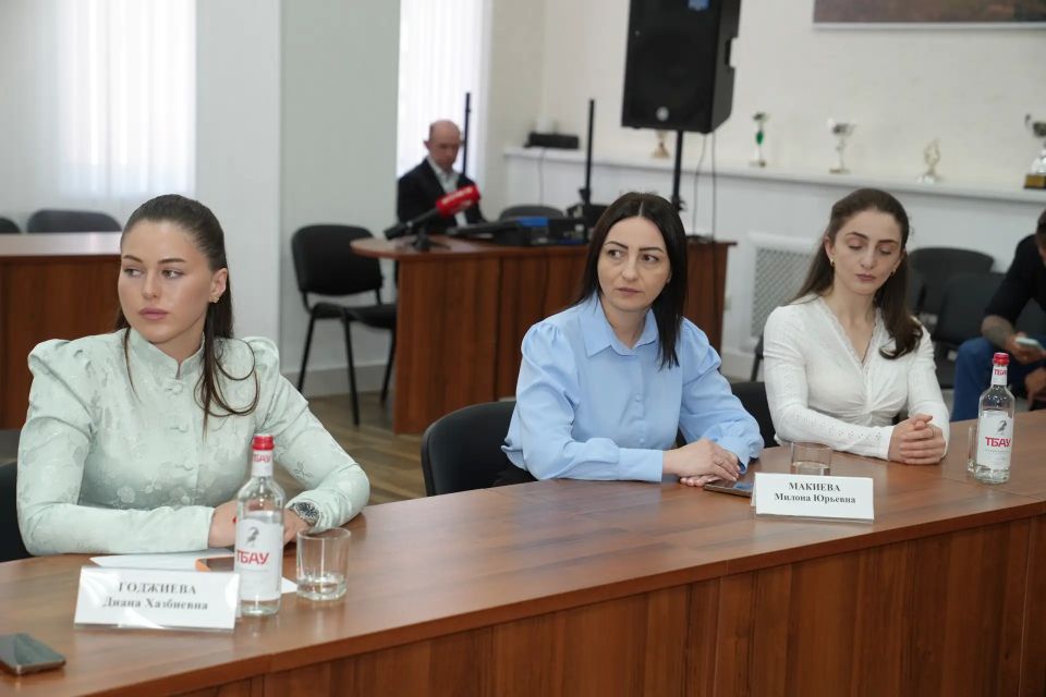 «Если хочешь подниматься ввысь, не уставай работать над собой» «Если хочешь подниматься ввысь, не уставай работать над собой»