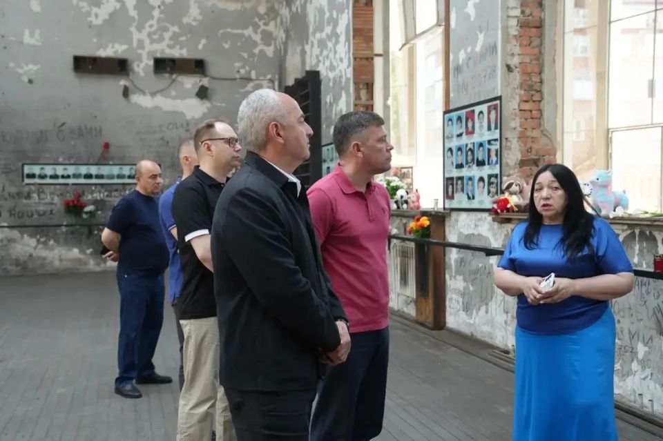 Председатель Парламента РСО-Алания Таймураз Тускаев, спикер Собрания депутатов Ненецкого АО Александр Чурсанов с коллегами в сопровождении Главы АМС Правобережного района Казбека Мрикаева посетили Международный... Председатель Парламента РСО-Алания Таймураз Тускаев, спикер Собрания депутатов Ненецкого АО Александр Чурсанов с коллегами в сопровождении Главы АМС Правобережного района Казбека Мрикаева посетили Международный...