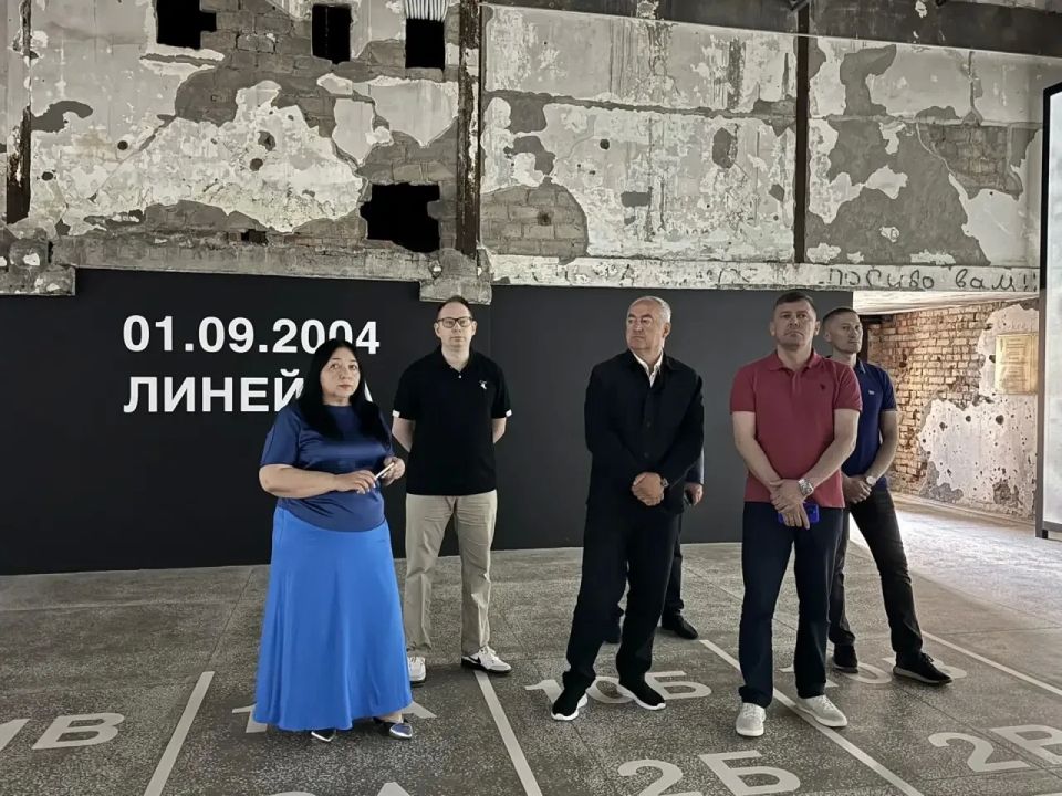 Председатель Парламента РСО-Алания Таймураз Тускаев, спикер Собрания депутатов Ненецкого АО Александр Чурсанов с коллегами в сопровождении Главы АМС Правобережного района Казбека Мрикаева посетили Международный... Председатель Парламента РСО-Алания Таймураз Тускаев, спикер Собрания депутатов Ненецкого АО Александр Чурсанов с коллегами в сопровождении Главы АМС Правобережного района Казбека Мрикаева посетили Международный...