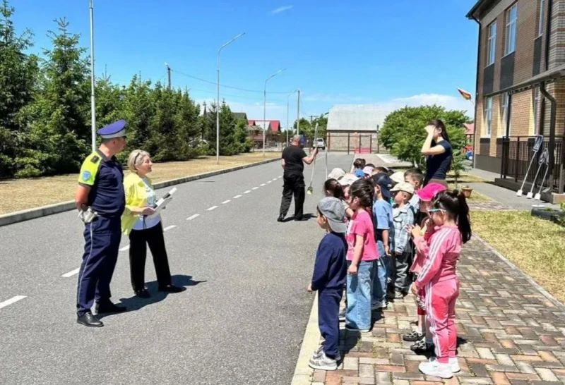 Госавтоинспекция Правобережного района Северной Осетии вывела на маршрут «Шагающий автобус»: юные пешеходы Беслана прошли дорожную практику Госавтоинспекция Правобережного района Северной Осетии вывела на маршрут «Шагающий автобус»: юные пешеходы Беслана прошли дорожную практику
