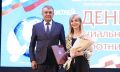 Глава Северной Осетии Сергей Меняйло поздравил социальных работников с профессиональным праздником и вручил государственные награды лучшим представителям отрасли