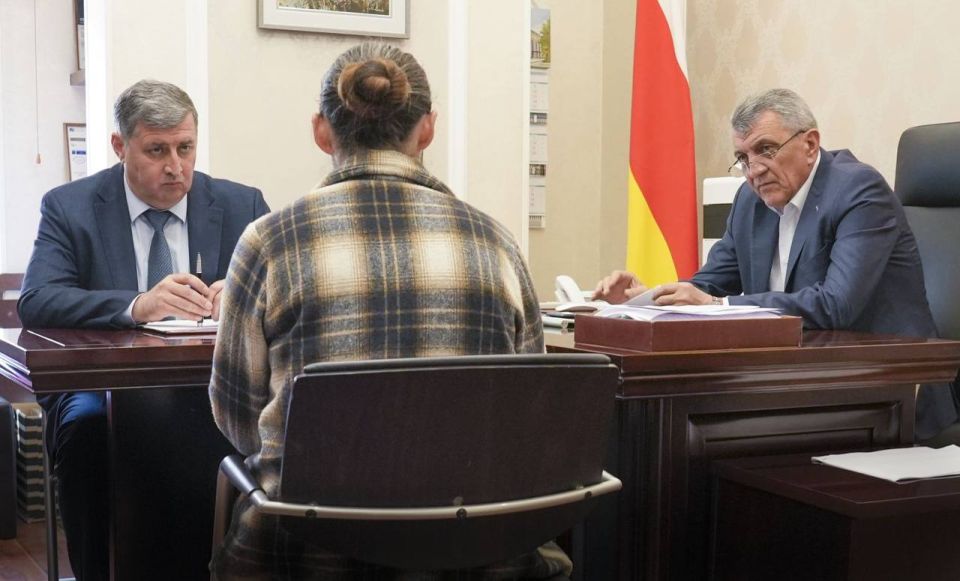 Глава РСО – Алания Сергей Меняйло провел прием по личным вопросам для членов семей участников специальной военной операции Глава РСО – Алания Сергей Меняйло провел прием по личным вопросам для членов семей участников специальной военной операции