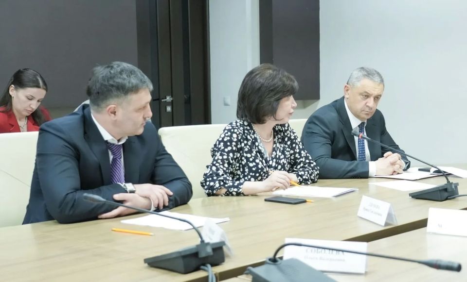 Председатель Правительства РСО – Алания Борис Джанаев провел совещание по вопросам господдержки в сфере мелиорации земель с участием органов исполнительной власти и районов республики Председатель Правительства РСО – Алания Борис Джанаев провел совещание по вопросам господдержки в сфере мелиорации земель с участием органов исполнительной власти и районов республики
