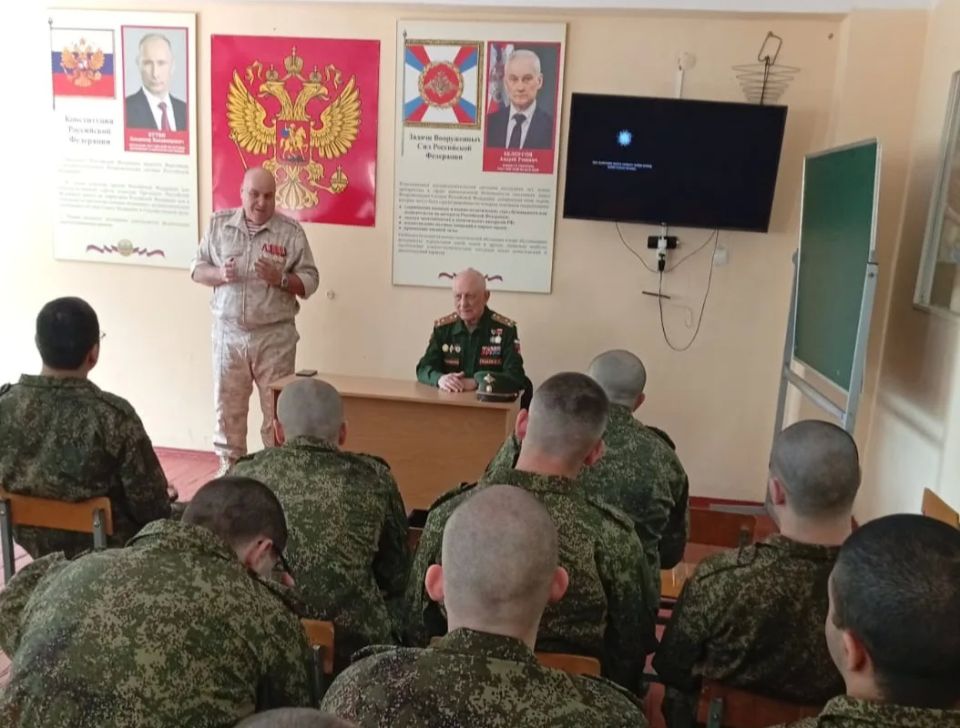 Представители Совета ветеранов г. Владикавказа встретились с ребятами, призванными в железнодорожные войска Представители Совета ветеранов г. Владикавказа встретились с ребятами, призванными в железнодорожные войска
