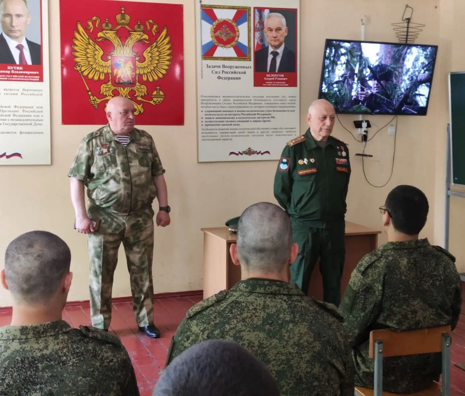 Представители Совета ветеранов г. Владикавказа встретились с ребятами, призванными в железнодорожные войска Представители Совета ветеранов г. Владикавказа встретились с ребятами, призванными в железнодорожные войска