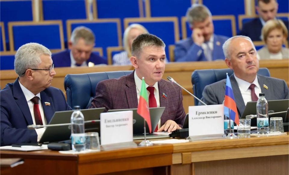В Великом Новгороде завершила работу 69-я Конференция Парламентской Ассоциации Северо-Запада России (ПАСЗР), объединившая представителей законодательных собраний 11 регионов СЗФО, а также Северной Осетии, Дагестана... В Великом Новгороде завершила работу 69-я Конференция Парламентской Ассоциации Северо-Запада России (ПАСЗР), объединившая представителей законодательных собраний 11 регионов СЗФО, а также Северной Осетии, Дагестана...