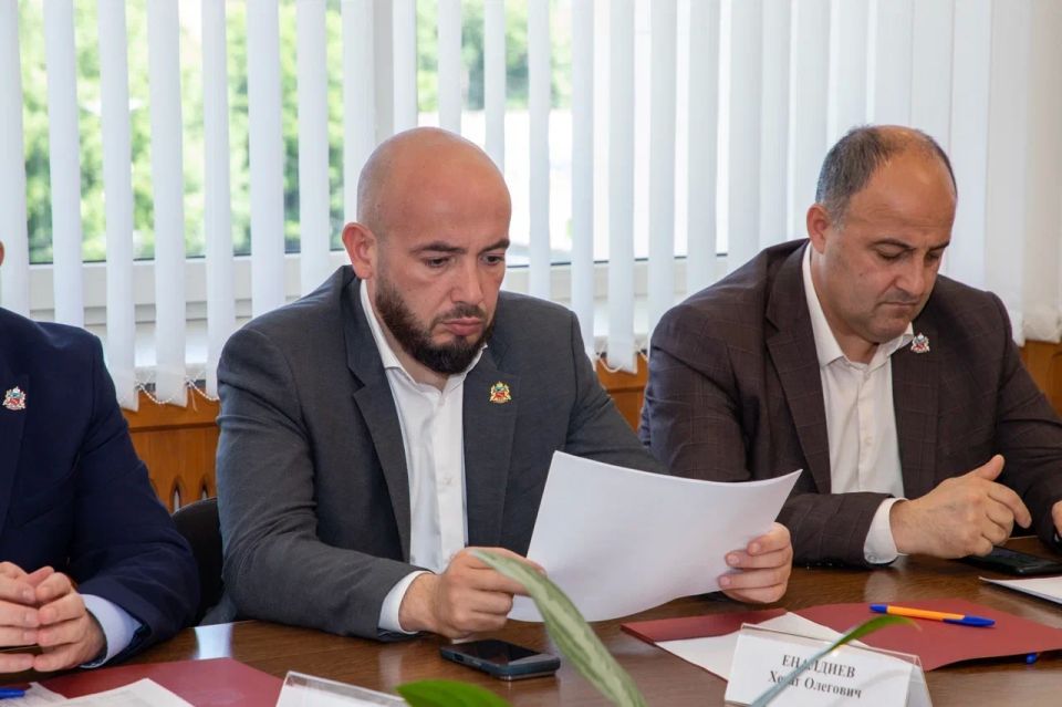 Под председательством мэра Владикавказа Вячеслава Мильдзихова состоялось рабочее совещание Антитеррористической комиссии муниципального образования Под председательством мэра Владикавказа Вячеслава Мильдзихова состоялось рабочее совещание Антитеррористической комиссии муниципального образования