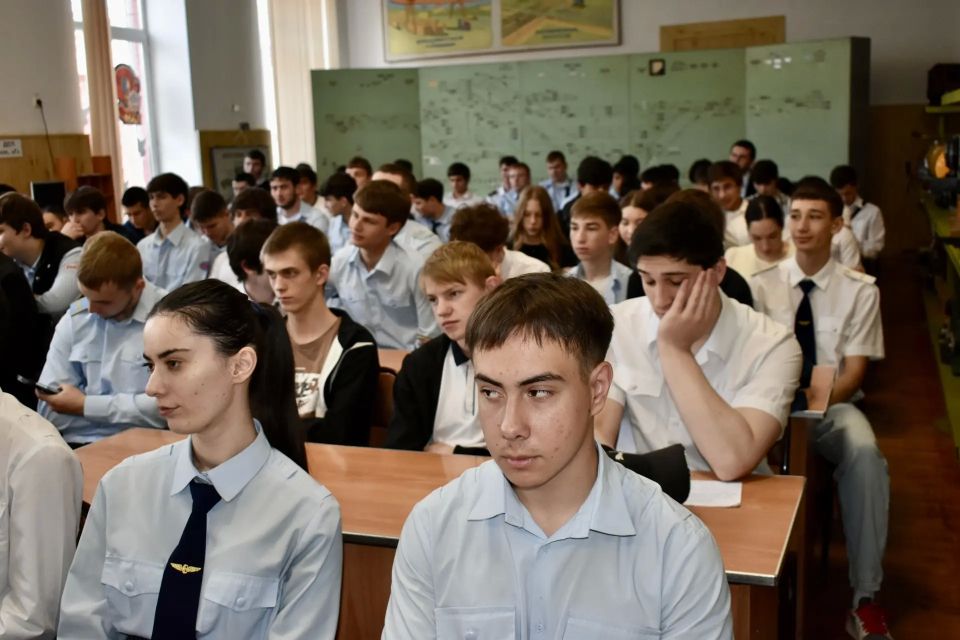 Открытый диалог с молодежью Открытый диалог с молодежью