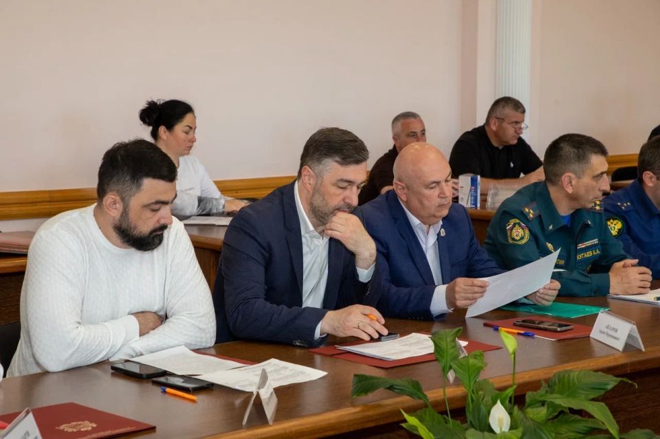 Под председательством мэра Владикавказа Вячеслава Мильдзихова состоялось рабочее совещание Антитеррористической комиссии муниципального образования Под председательством мэра Владикавказа Вячеслава Мильдзихова состоялось рабочее совещание Антитеррористической комиссии муниципального образования