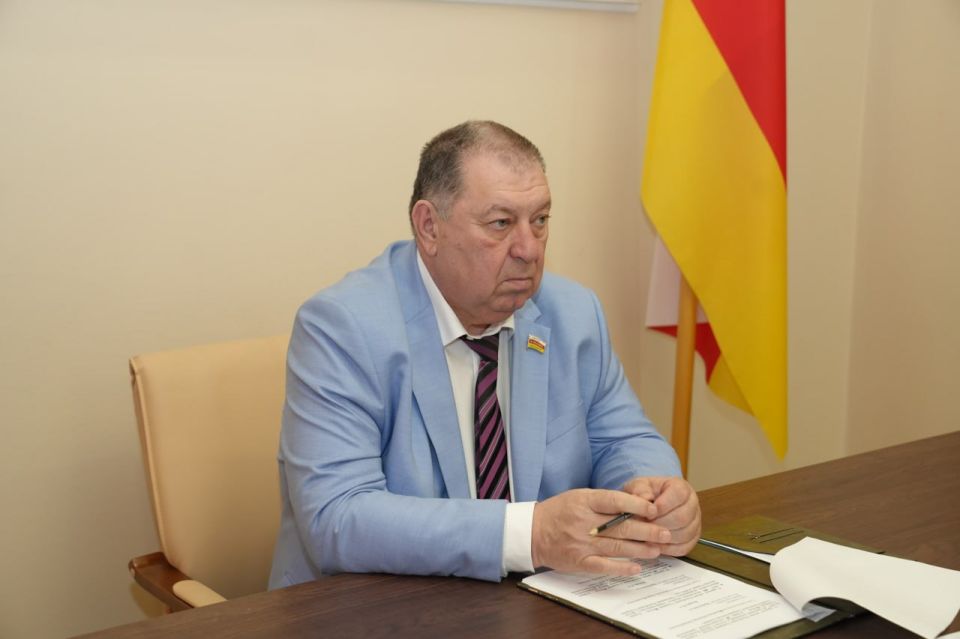 Комитет по аграрной и земельной политике, экологии и природным ресурсам под председательством Олега Качарова подготовил ко второму чтению на предстоящей сессии Парламента республики пакет законопроектов, направленных на...