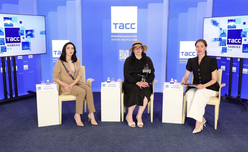#Прямосейчас Региональный информационный центр "ТАСС Кавказ" в Пятигорске проводит пресс-конференцию, посвященную Второй Кавказской неделе моды, которая пройдет с 15 по 20 июня в Северной Осетии