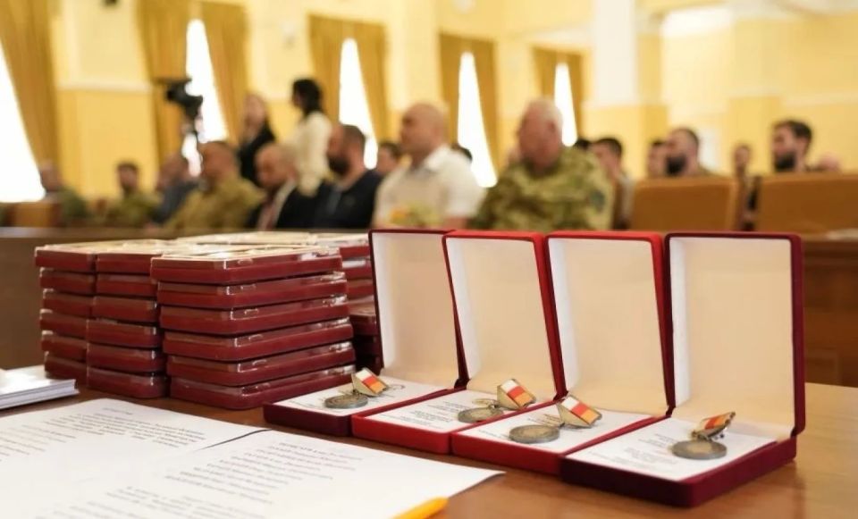 Глава РСО – Алания Сергей Меняйло вручил государственные награды бойцам отдельного диверсионного отряда «Алания» – участникам специальной военной операции Глава РСО – Алания Сергей Меняйло вручил государственные награды бойцам отдельного диверсионного отряда «Алания» – участникам специальной военной операции