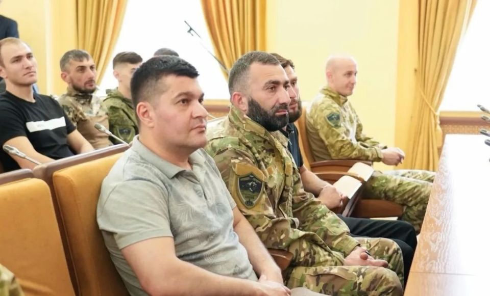 Глава РСО – Алания Сергей Меняйло вручил государственные награды бойцам отдельного диверсионного отряда «Алания» – участникам специальной военной операции Глава РСО – Алания Сергей Меняйло вручил государственные награды бойцам отдельного диверсионного отряда «Алания» – участникам специальной военной операции