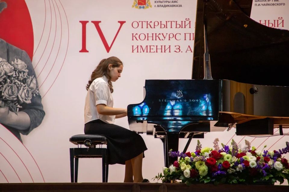 Во Владикавказе проходит IV конкурс юных пианистов имени Заремы Лолаевой Во Владикавказе проходит IV конкурс юных пианистов имени Заремы Лолаевой