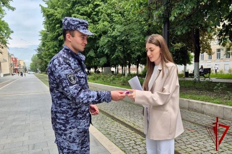 В СЕВЕРНОЙ ОСЕТИИ РОСГВАРДЕЙЦЫ ПОДДЕРЖАЛИ АКЦИЮ «РОССИЙСКИЙ ТРИКОЛОР» В СЕВЕРНОЙ ОСЕТИИ РОСГВАРДЕЙЦЫ ПОДДЕРЖАЛИ АКЦИЮ «РОССИЙСКИЙ ТРИКОЛОР»