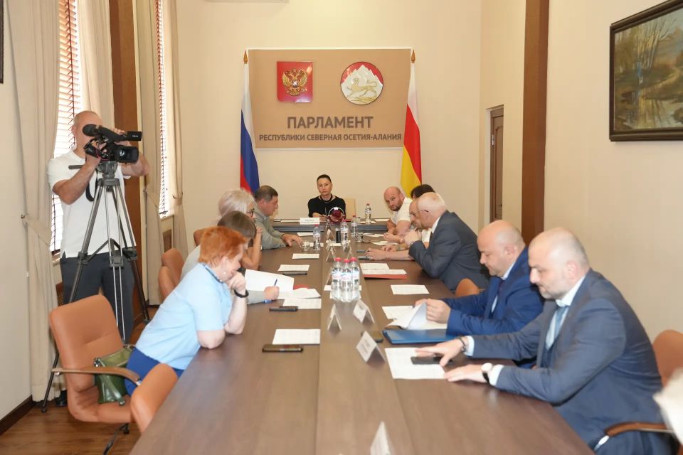 Под председательством Ларисы Ревазовой состоялось заседание комитета по социальной политике, здравоохранению и делам ветеранов Под председательством Ларисы Ревазовой состоялось заседание комитета по социальной политике, здравоохранению и делам ветеранов