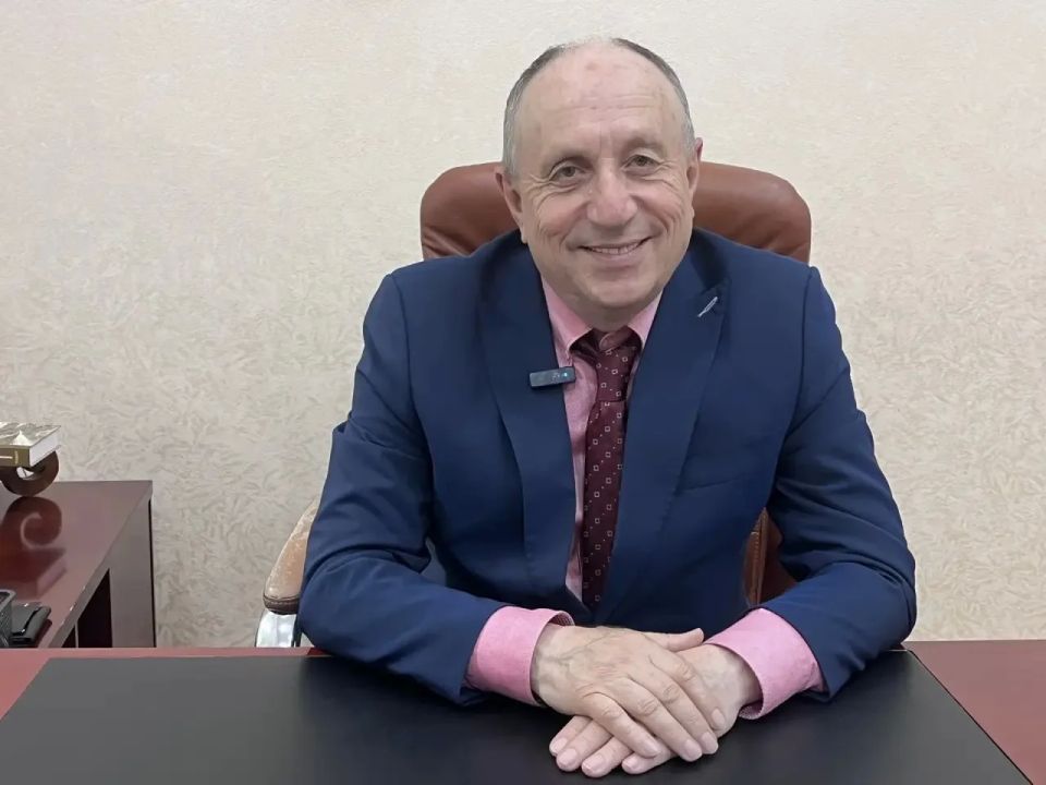 Уважаемый Марк Хазбиевич!. Поздравляем Вас с Днем рождения! Ваша профессиональная деятельность - это пример ответственности за судьбу родного языка, культуры и традиций