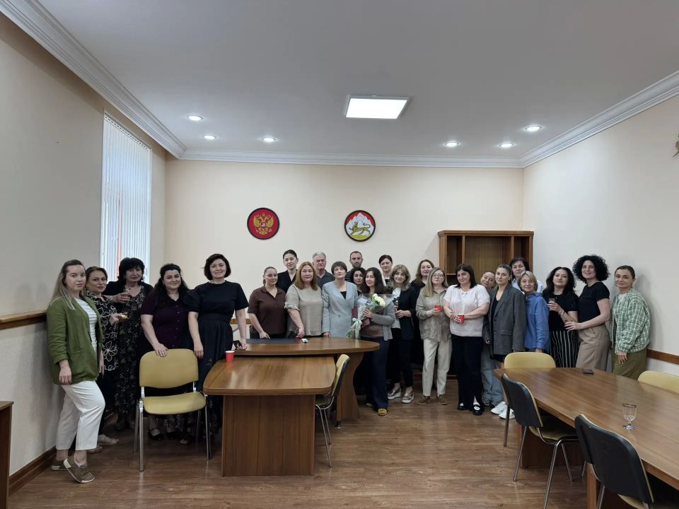 Начальнику отдела финансирования здравоохранения Министерства финансов Северной Осетии Марине Гадзаовой присвоено почетное звание «Заслуженный работник государственной гражданской службы Республики Северная Осетия – Алания» Начальнику отдела финансирования здравоохранения Министерства финансов Северной Осетии Марине Гадзаовой присвоено почетное звание «Заслуженный работник государственной гражданской службы Республики Северная Осетия – Алания»