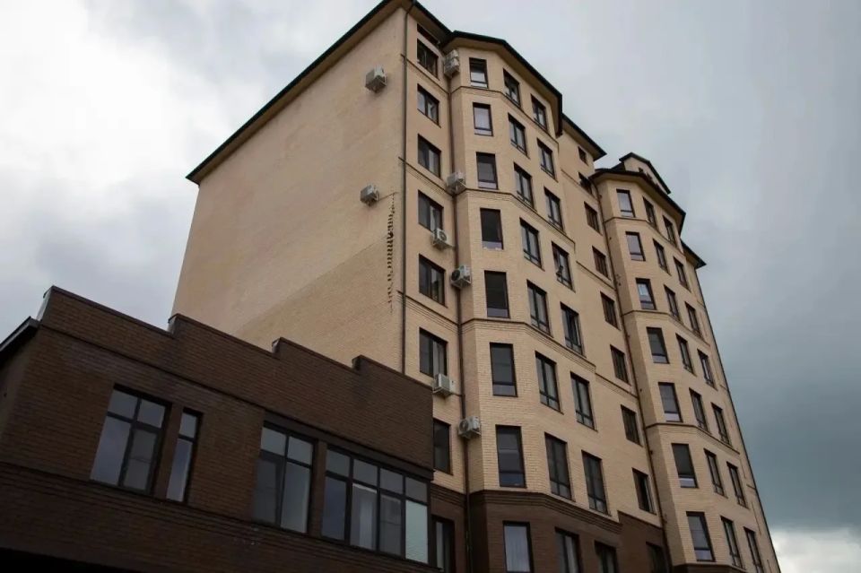 Согласно моему поручению, готова проектно-сметная документация по аварийным работам на ул. Алагирской, 5. Напомню, там буквально на глазах разрушается облицовочная кладка многоквартирного дома, который был введен в...