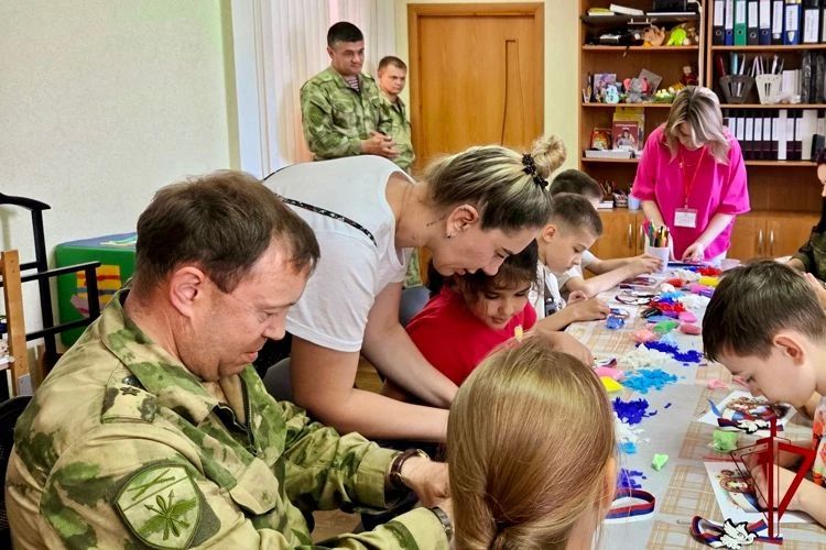 В СЕВЕРНОЙ ОСЕТИИ РОСГВАРДЕЙЦЫ ПОДДЕРЖАЛИ АКЦИЮ «РОССИЙСКИЙ ТРИКОЛОР» В СЕВЕРНОЙ ОСЕТИИ РОСГВАРДЕЙЦЫ ПОДДЕРЖАЛИ АКЦИЮ «РОССИЙСКИЙ ТРИКОЛОР»