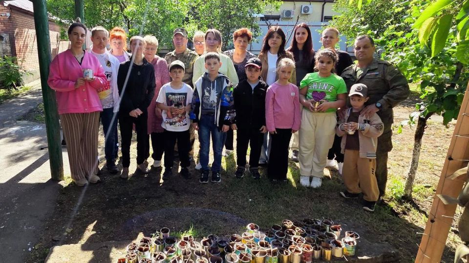 Моздокчане изготовили и отправили бойцам в зону СВО партию окопных свечей Моздокчане изготовили и отправили бойцам в зону СВО партию окопных свечей