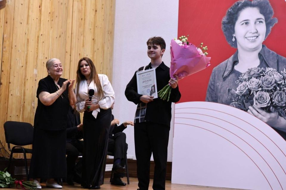 Итоги IV Открытого регионального конкурса юных пианистов имени Заремы Лолаевой подвели во Владикавказе, сообщает пресс-служба филиала Мариинского театра Итоги IV Открытого регионального конкурса юных пианистов имени Заремы Лолаевой подвели во Владикавказе, сообщает пресс-служба филиала Мариинского театра