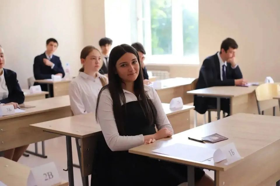 ЕГЭ по биологии, географии и английскому языку (письменная часть) сдают сегодня 2057 человек в Осетии ЕГЭ по биологии, географии и английскому языку (письменная часть) сдают сегодня 2057 человек в Осетии