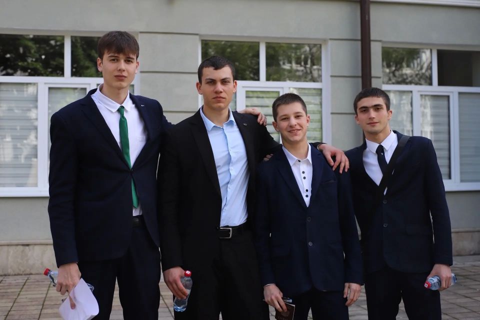 Сегодня более 2000 выпускников Северной Осетии проходят государственную итоговую аттестацию Сегодня более 2000 выпускников Северной Осетии проходят государственную итоговую аттестацию