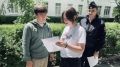 Акция «Лето в безопасности»: сотрудники ПДН Моздокского района и активисты «Молодой Гвардии» раздали жителям Моздока листовки с правилами безопасности для детей и подростков