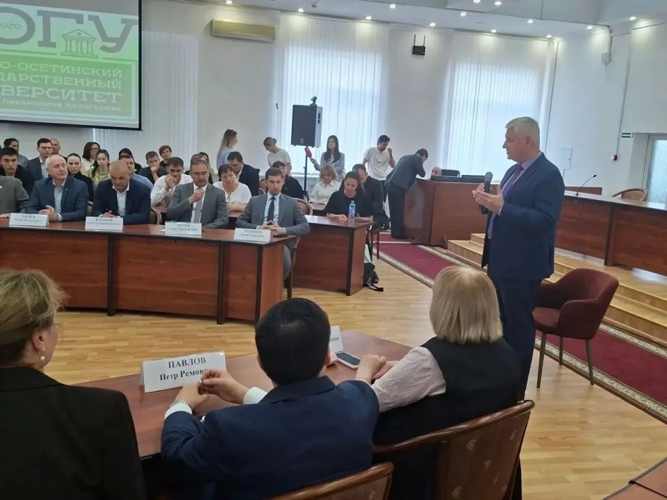 В зале Юнеско СОГУ проходит публичная лекция эксперта МГИМО Сергея Маркедонова В зале Юнеско СОГУ проходит публичная лекция эксперта МГИМО Сергея Маркедонова