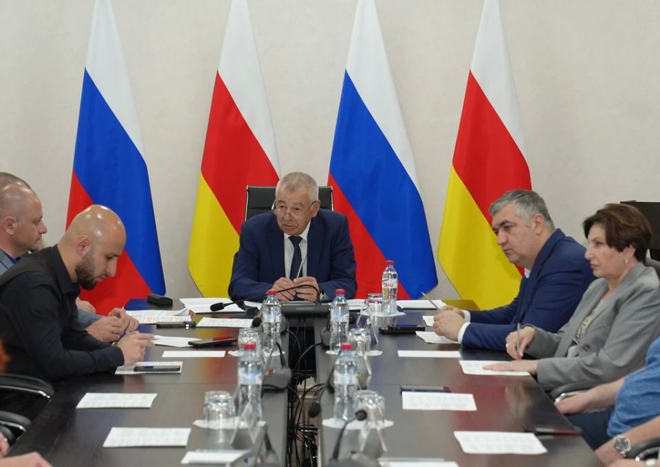 Под председательством Асланбека Хадарцева члены комитета по бюджету, налогам, собственности и кредитным организациям обсудили исполнение республиканского бюджета за 2025 год и первый квартал текущего года, а также... Под председательством Асланбека Хадарцева члены комитета по бюджету, налогам, собственности и кредитным организациям обсудили исполнение республиканского бюджета за 2025 год и первый квартал текущего года, а также...