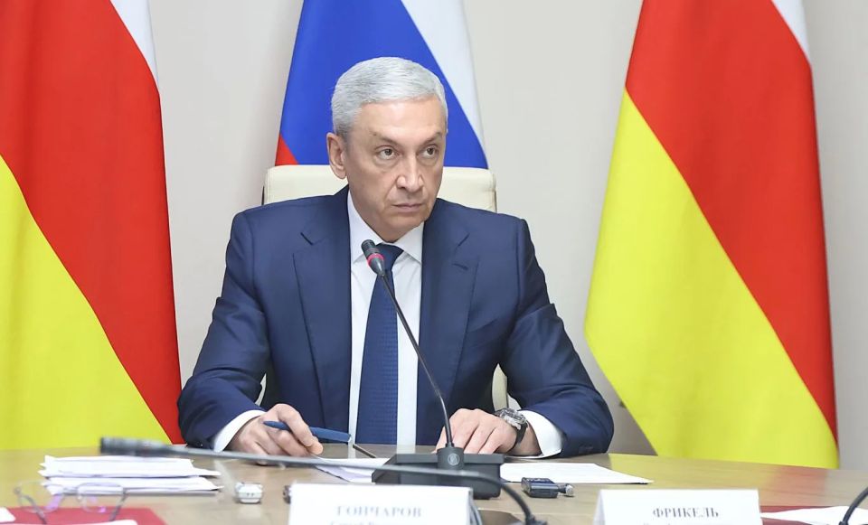 Председатель Правительства РСО – Алания Борис Джанаев провел заседание кабинета министров, на котором рассмотрены вопросы, касающиеся различных сфер жизнедеятельности республики Председатель Правительства РСО – Алания Борис Джанаев провел заседание кабинета министров, на котором рассмотрены вопросы, касающиеся различных сфер жизнедеятельности республики