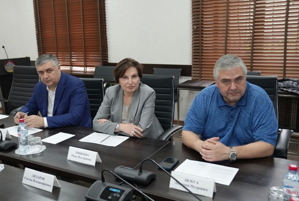 Под председательством Асланбека Хадарцева члены комитета по бюджету, налогам, собственности и кредитным организациям обсудили исполнение республиканского бюджета за 2025 год и первый квартал текущего года, а также... Под председательством Асланбека Хадарцева члены комитета по бюджету, налогам, собственности и кредитным организациям обсудили исполнение республиканского бюджета за 2025 год и первый квартал текущего года, а также...
