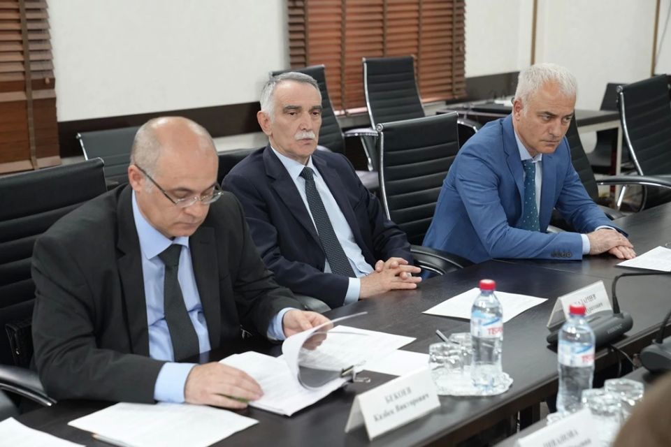 Под председательством Асланбека Хадарцева члены комитета по бюджету, налогам, собственности и кредитным организациям обсудили исполнение республиканского бюджета за 2025 год и первый квартал текущего года, а также... Под председательством Асланбека Хадарцева члены комитета по бюджету, налогам, собственности и кредитным организациям обсудили исполнение республиканского бюджета за 2025 год и первый квартал текущего года, а также...