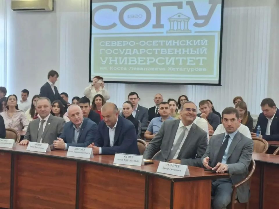 В зале Юнеско СОГУ проходит публичная лекция эксперта МГИМО Сергея Маркедонова В зале Юнеско СОГУ проходит публичная лекция эксперта МГИМО Сергея Маркедонова