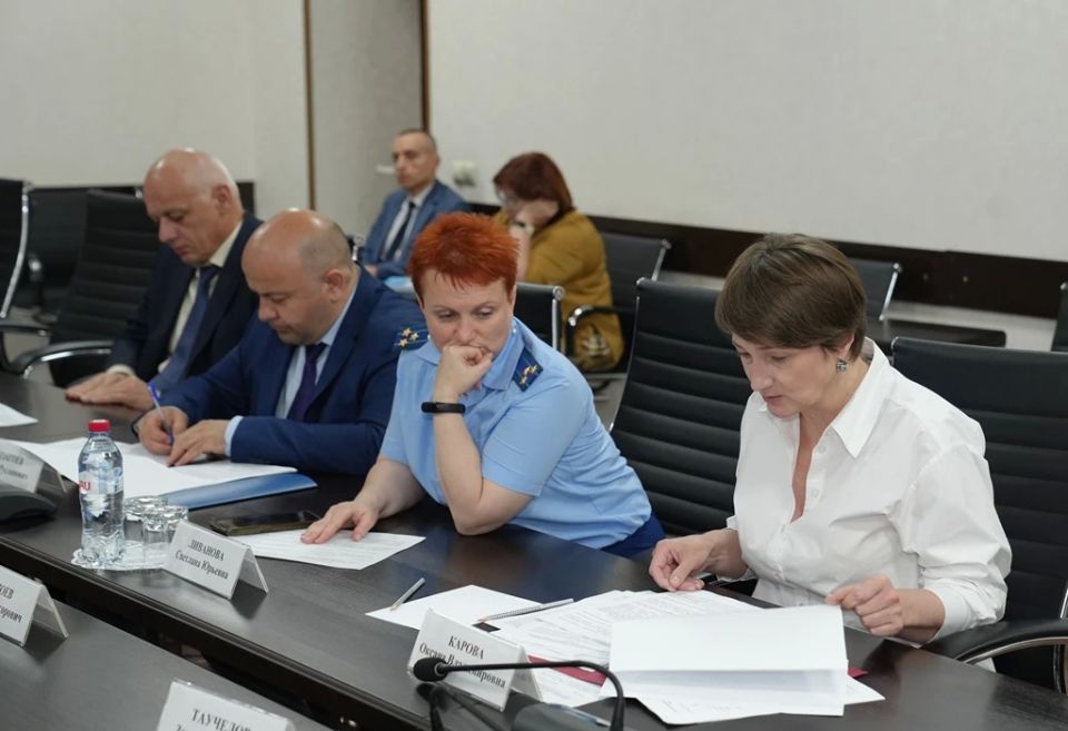 Под председательством Асланбека Хадарцева члены комитета по бюджету, налогам, собственности и кредитным организациям обсудили исполнение республиканского бюджета за 2025 год и первый квартал текущего года, а также... Под председательством Асланбека Хадарцева члены комитета по бюджету, налогам, собственности и кредитным организациям обсудили исполнение республиканского бюджета за 2025 год и первый квартал текущего года, а также...