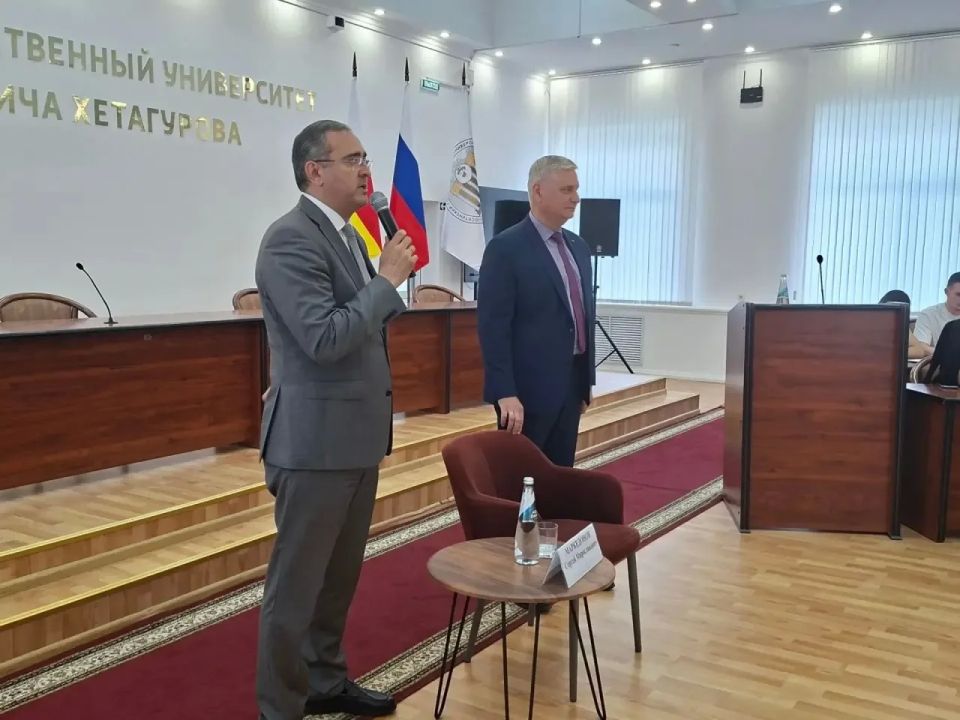В зале Юнеско СОГУ проходит публичная лекция эксперта МГИМО Сергея Маркедонова В зале Юнеско СОГУ проходит публичная лекция эксперта МГИМО Сергея Маркедонова