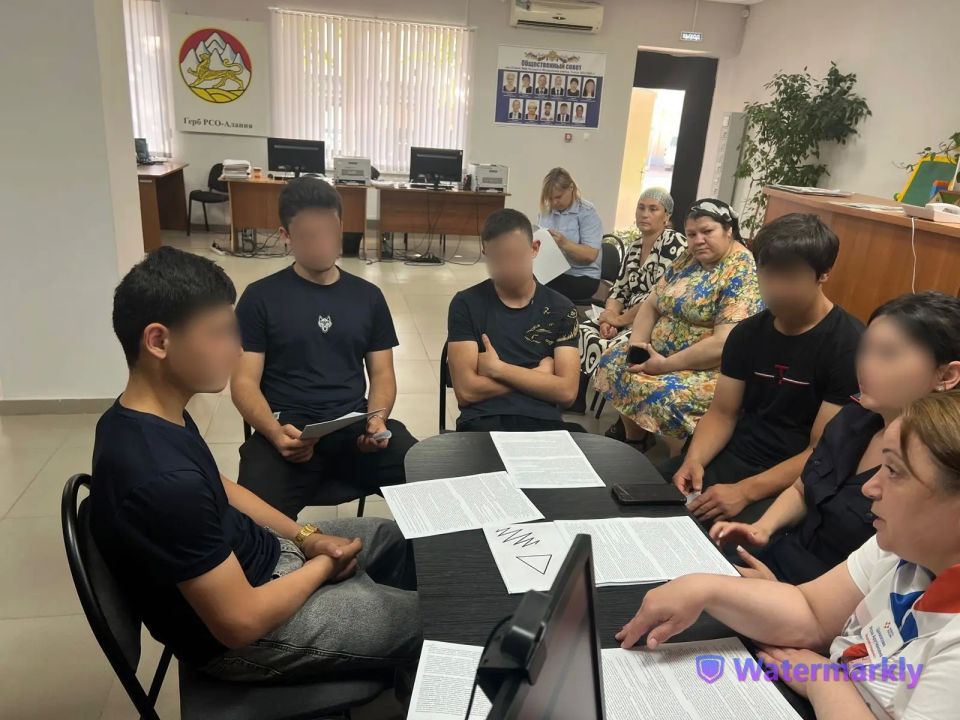 Сотрудники Отделения Государственного казённого учреждения «Центр занятости населения» в Моздокском районе организовали и провели важную встречу с несовершеннолетними, которые состоят на учете в подразделении по делам... Сотрудники Отделения Государственного казённого учреждения «Центр занятости населения» в Моздокском районе организовали и провели важную встречу с несовершеннолетними, которые состоят на учете в подразделении по делам...